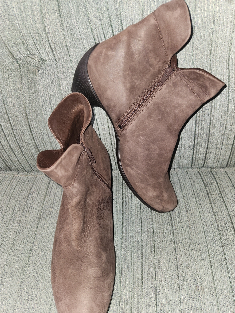 🍉Ecco Brown Taupe Ankle Booties with Side Zip
